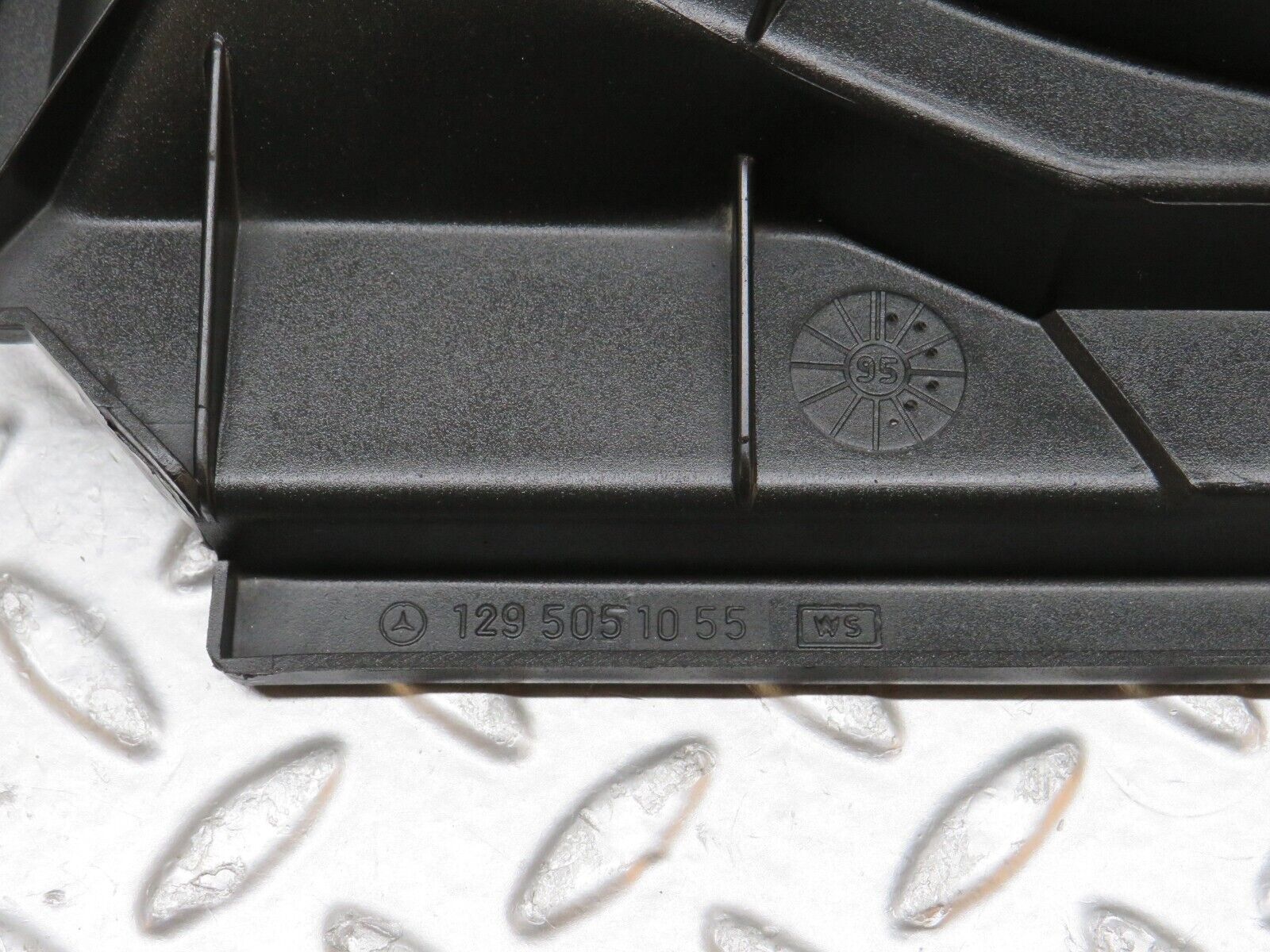 39384 Mercedes-Benz R129 320SL Coupe Engine Fan Shroud 1295051055