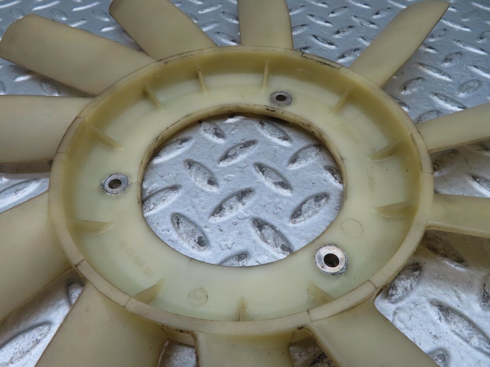 15877 Mercedes-Benz W123 280E Engine Cooling Fan 1102050106