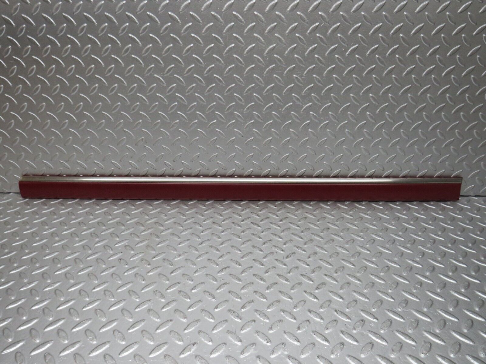 33489 Mercedes-Benz W202 C180 Front Right Door Centre Moulding Trim 2026903062