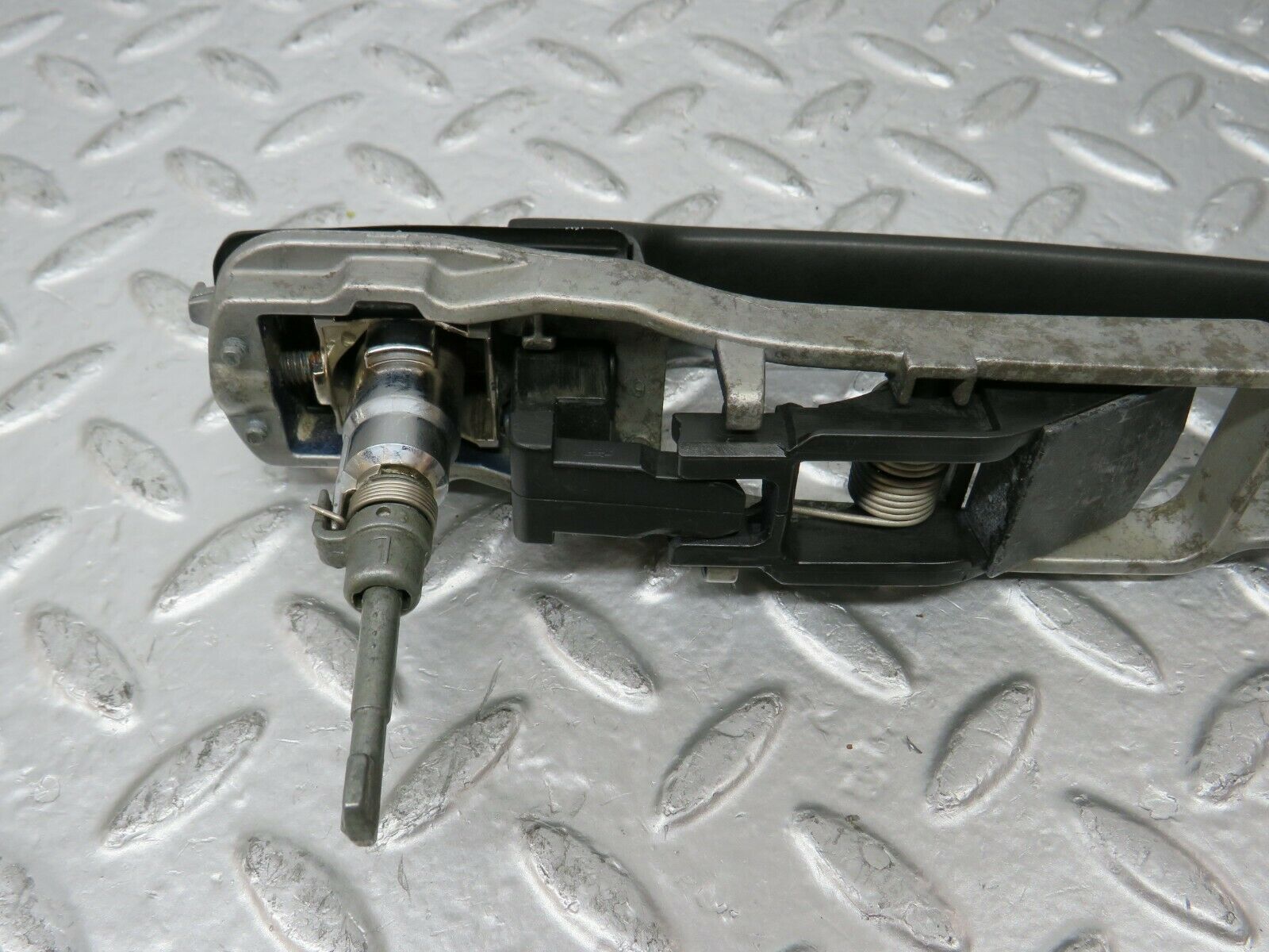 24256 Mercedes-Benz S124 220TE Front Left Exterior Door Handle No Key
