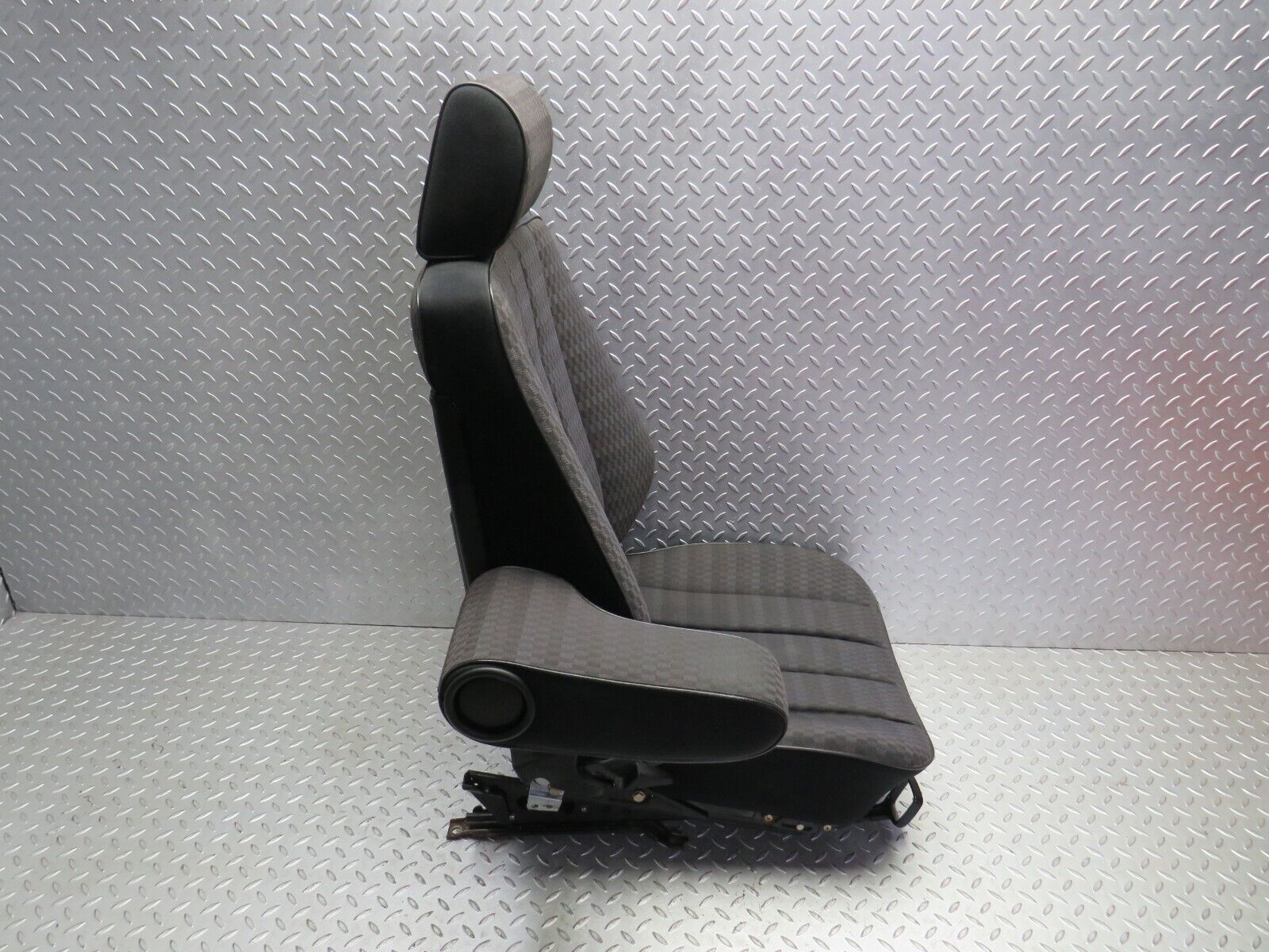 31574 Mercedes-Benz W201 190LE 1.8L Front Left Passenger Seat Black 2019101450