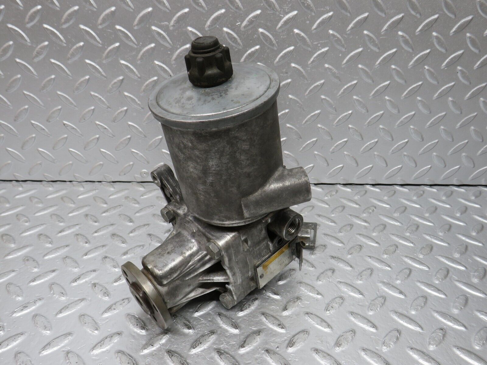 33447 Mercedes-Benz W202 C180 Power Steering Pump 2104662601
