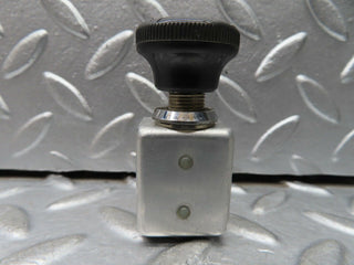 21027 Mercedes-Benz W114 250CE Coupe 3 Pin Pull Switch 31263001