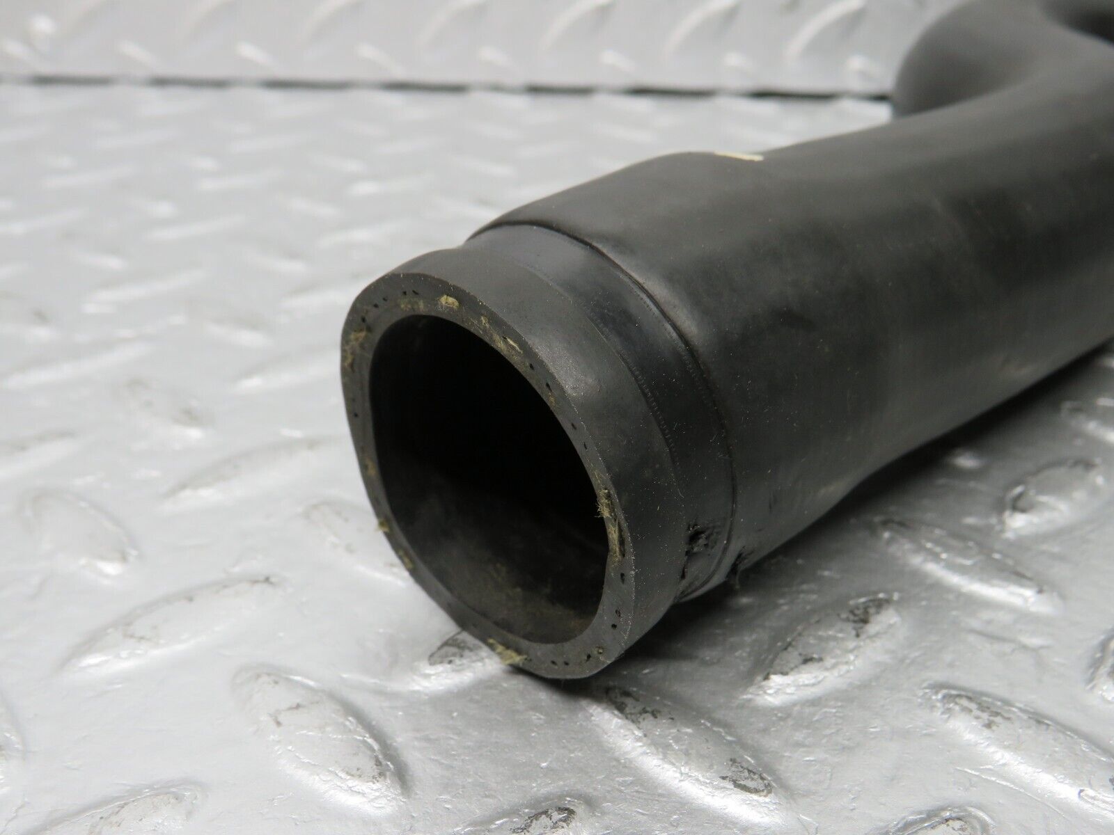 39589 Mercedes-Benz R129 320SL Coupe Radiator Upper Hose Pipe 1295012382