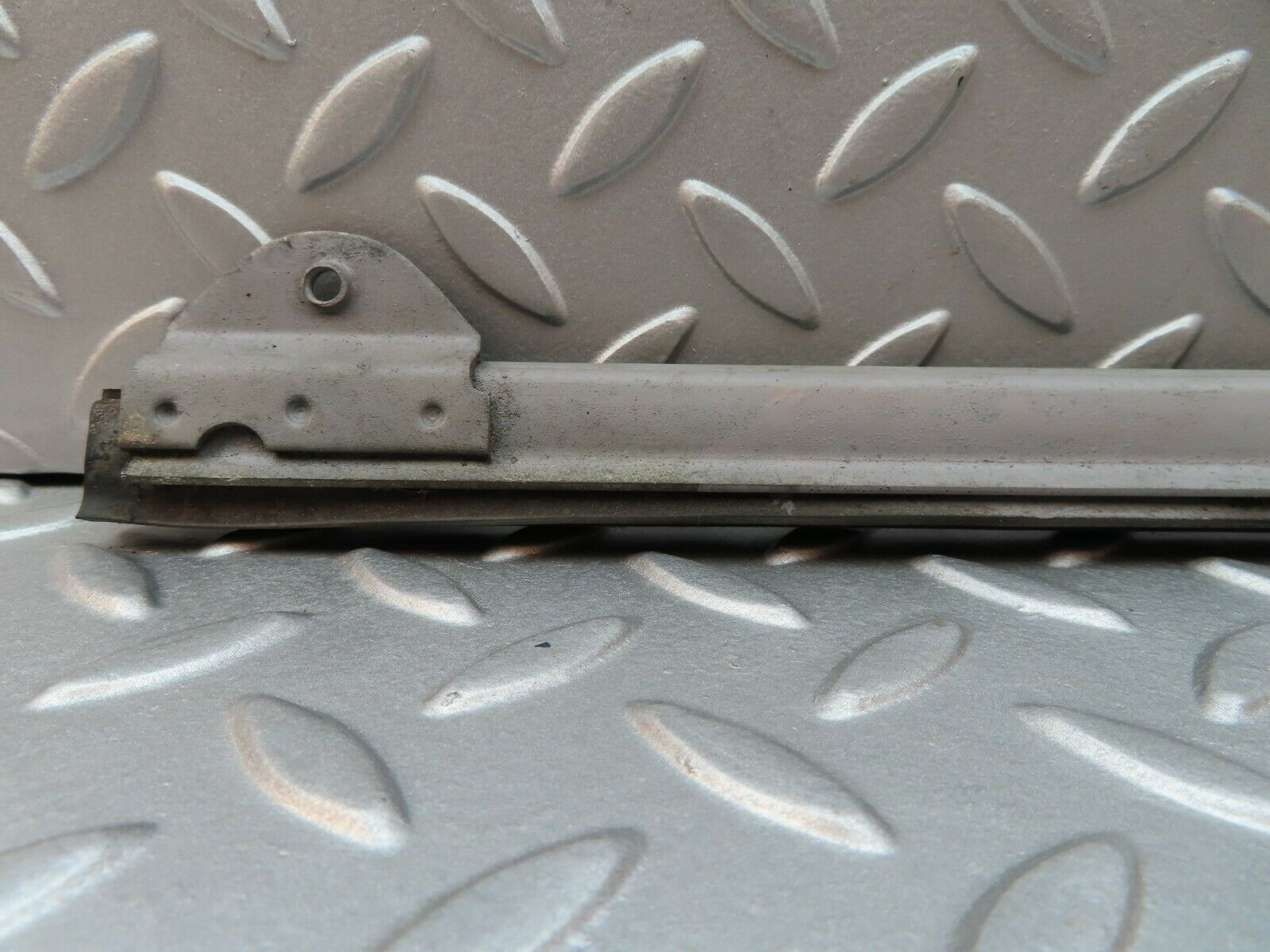 3690 Mercedes-Benz W108 280SE Front Right Door Glass Holder