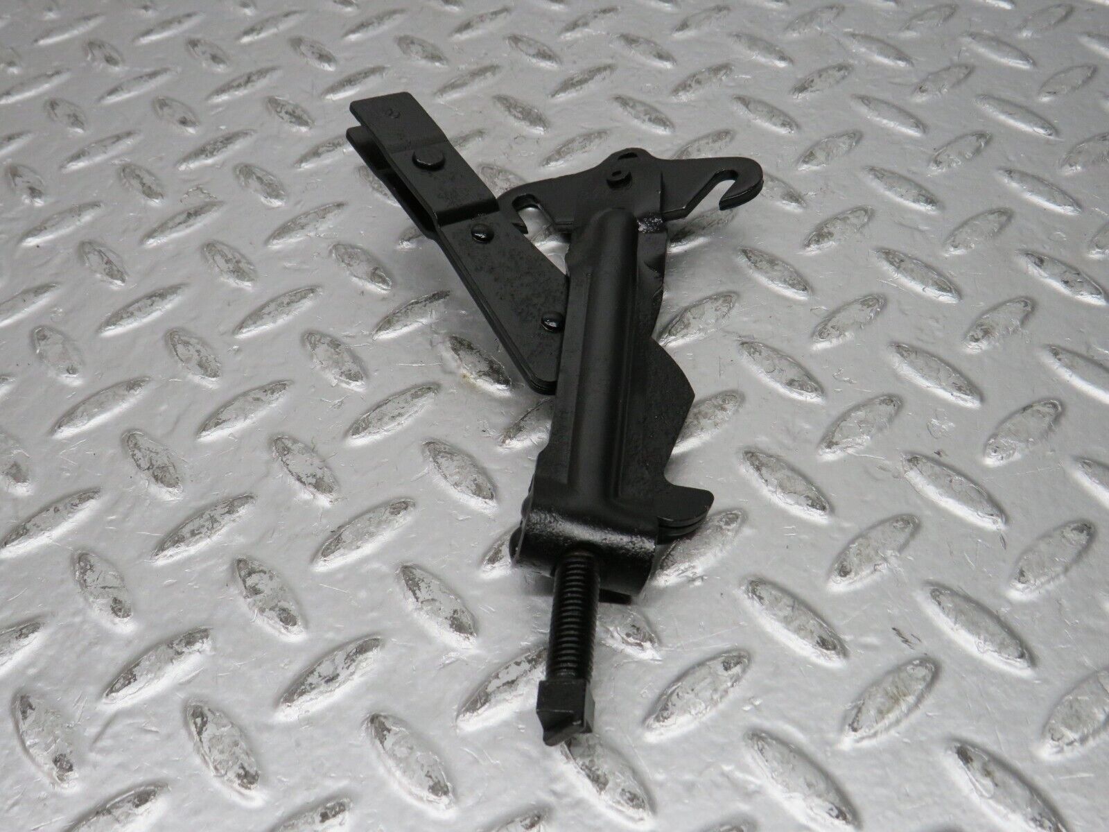 31989 Mercedes-Benz W123 230E Handbrake Adjusting Handbrake Regulator
