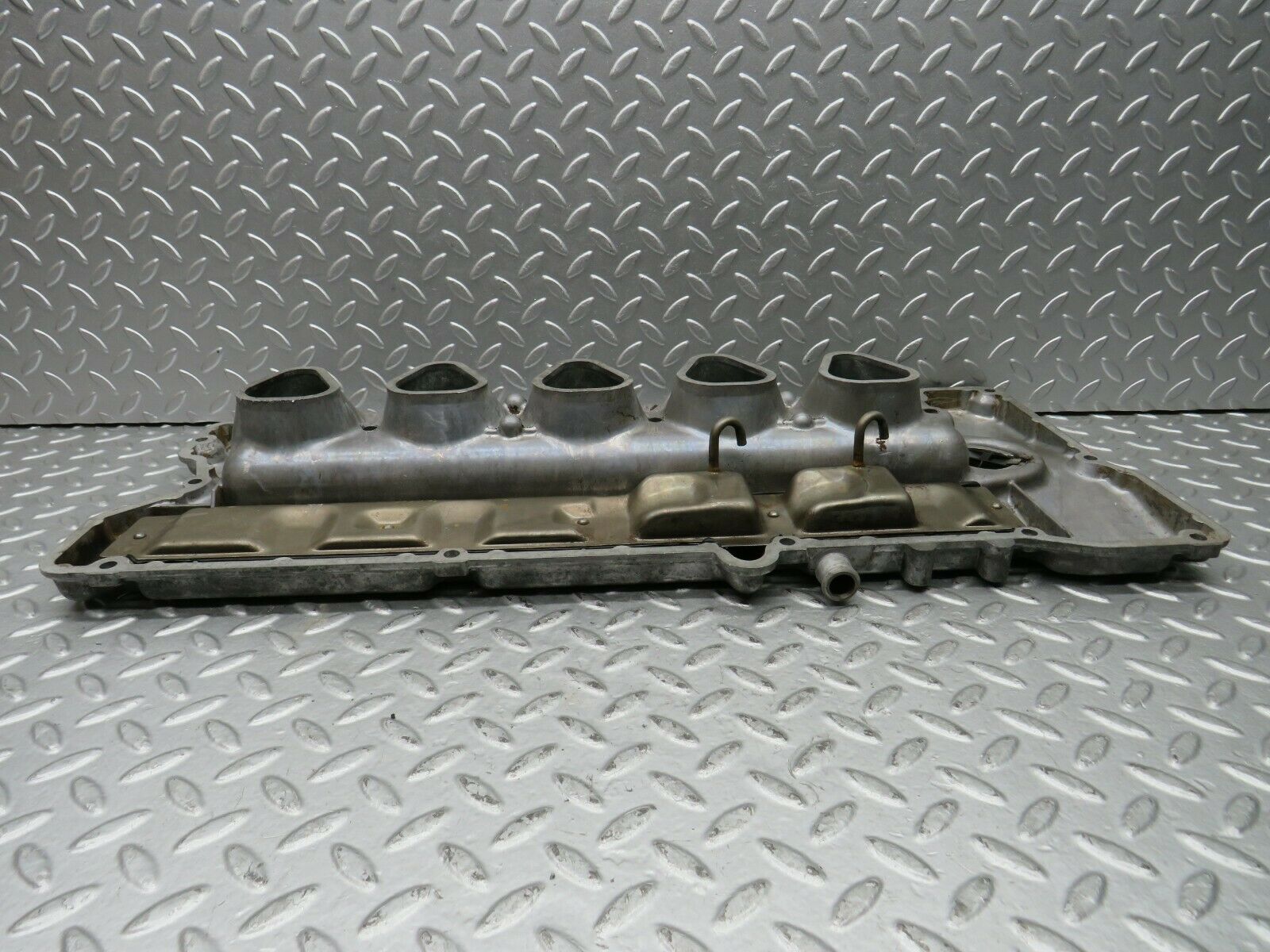 22232 Mercedes-Benz S123 280TE Wagon Cylinder Head Valve Cover 1100160905