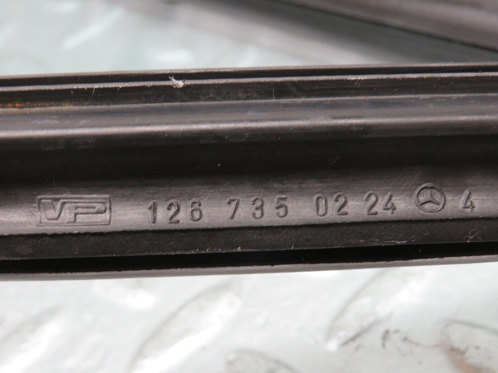 33146 Mercedes-Benz W126 Rear Right Quarter Window Glass 1267350224