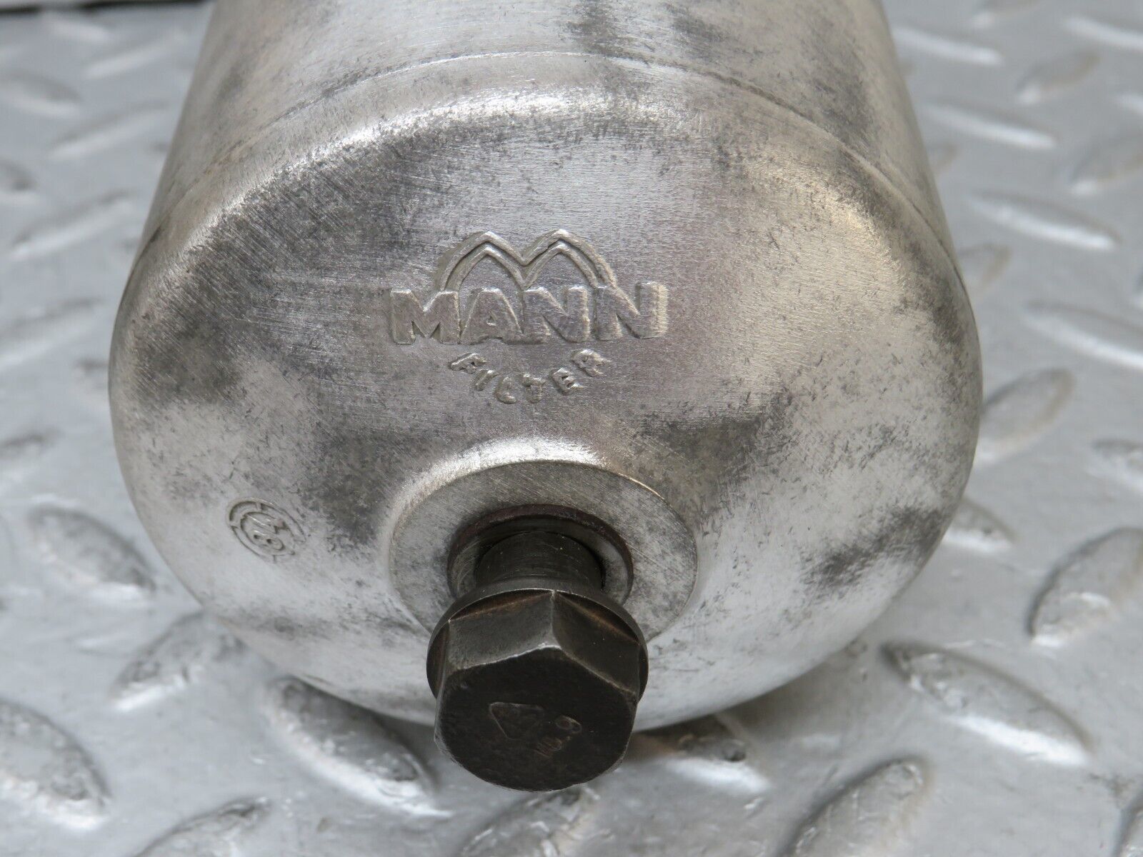 35537 Mercedes-Benz R107 280SL Oil Filter Housing