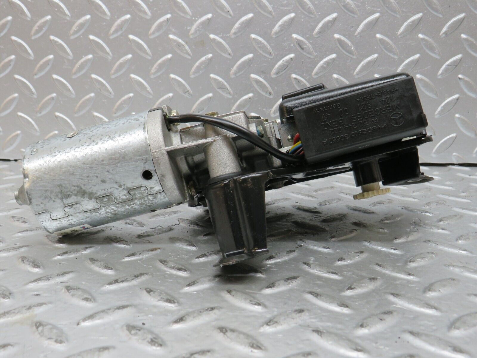 27660 Mercedes-Benz S124 300TE Wagon Sunroof Motor Webasto 1247800507