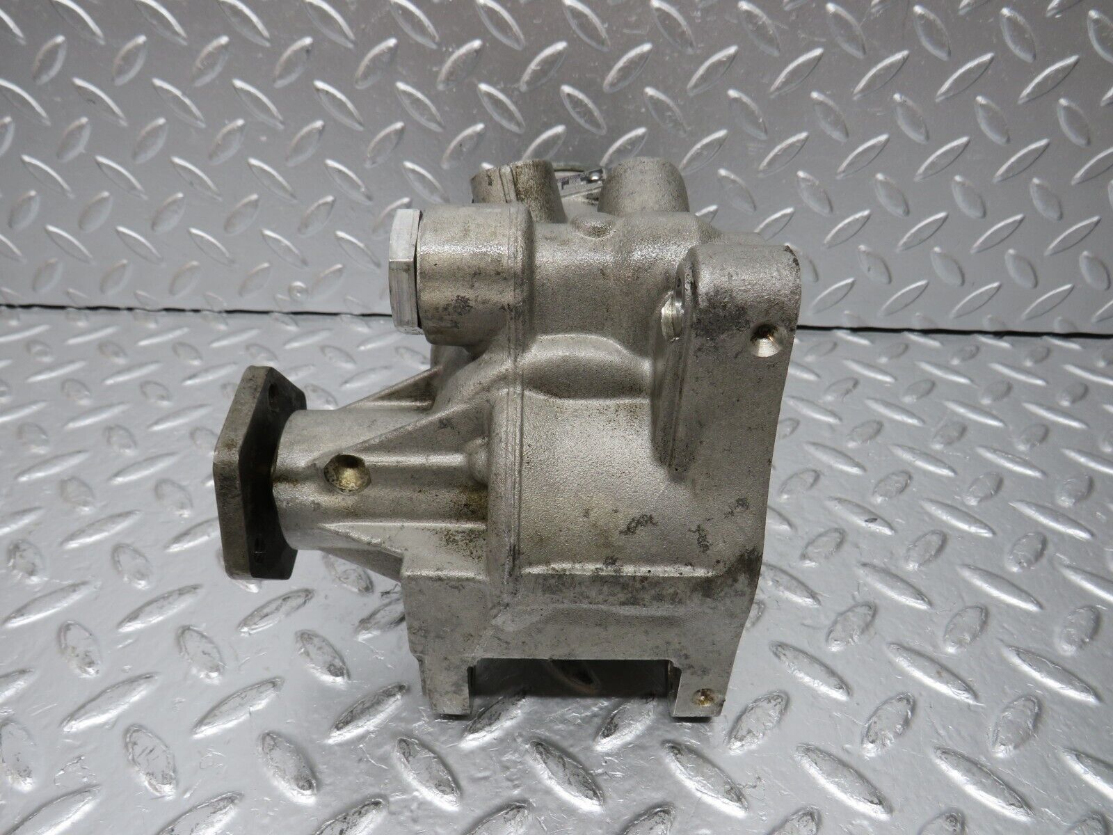 30839 Mercedes-Benz W201 190E 2.0L Power Steering Pump 2014601480 7671501142