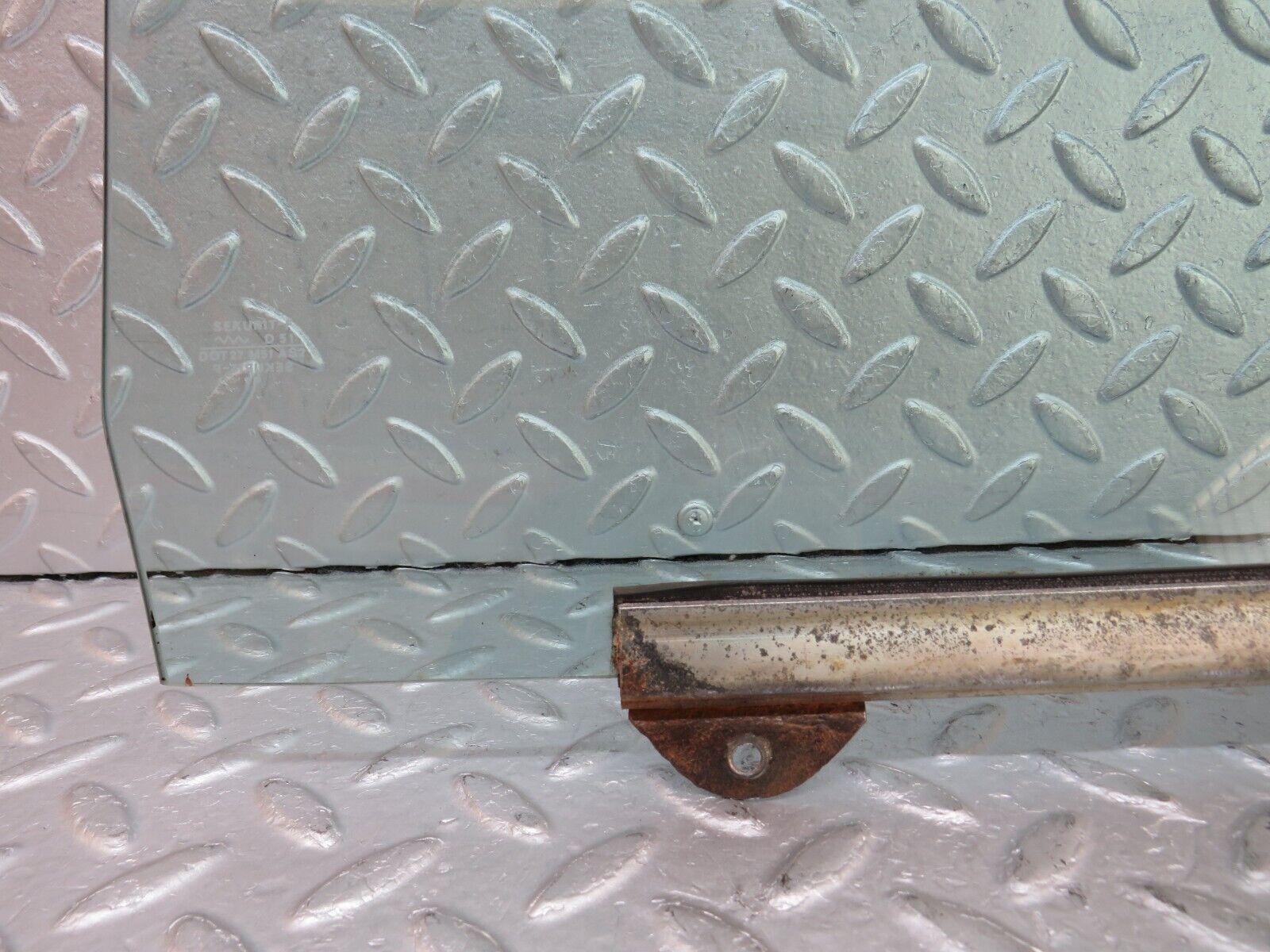 35792 Mercedes-Benz W108 Rear Left Door Window Glass