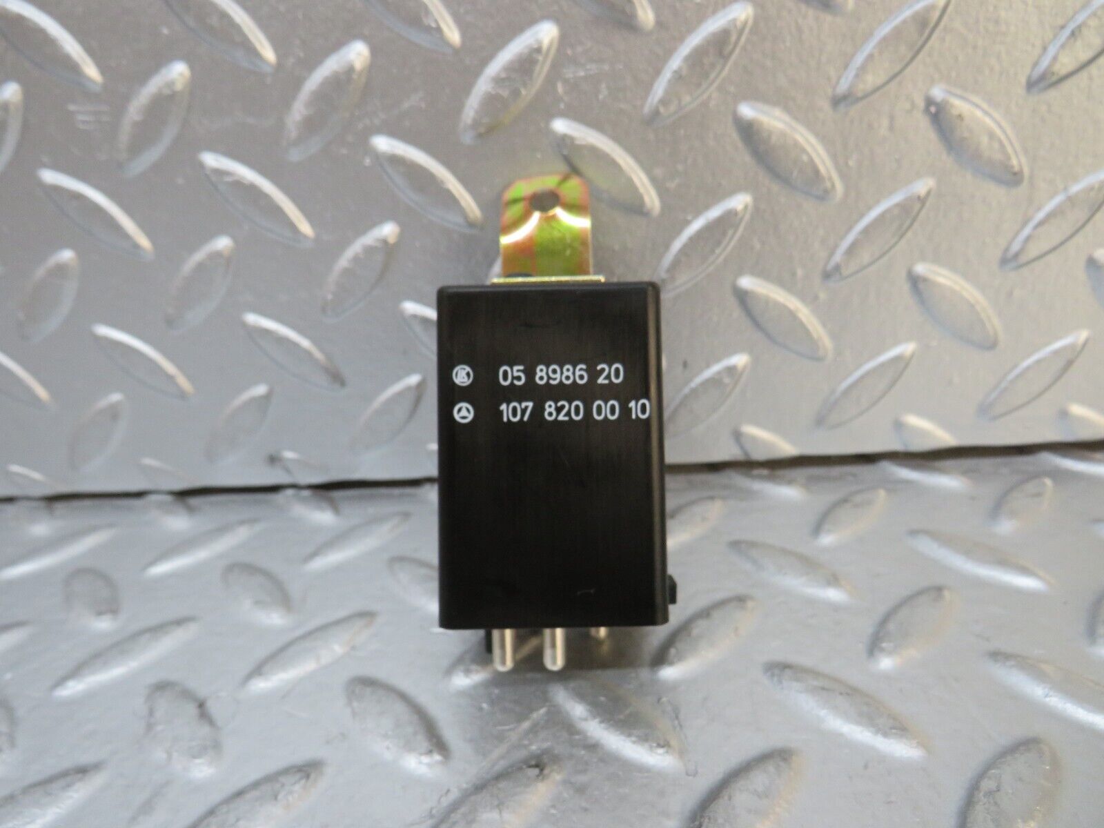 29834 Mercedes-Benz W123 230E Rear Heated Window Relay 1078200010