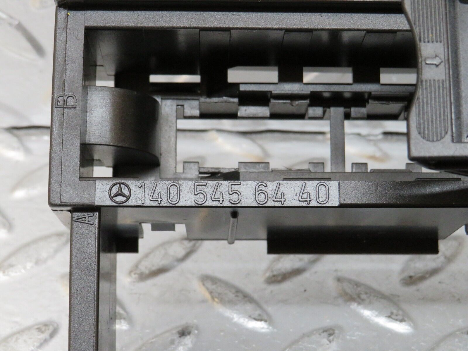 24741 Mercedes-Benz W140 S320 Relay Bracket 1405456440
