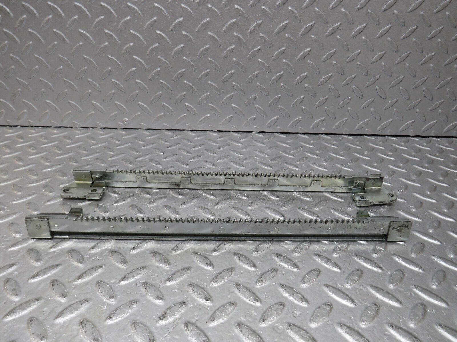 37083 Mercedes-Benz C126 420SEC Coupe Electric Seat Rail Pair 1269100184