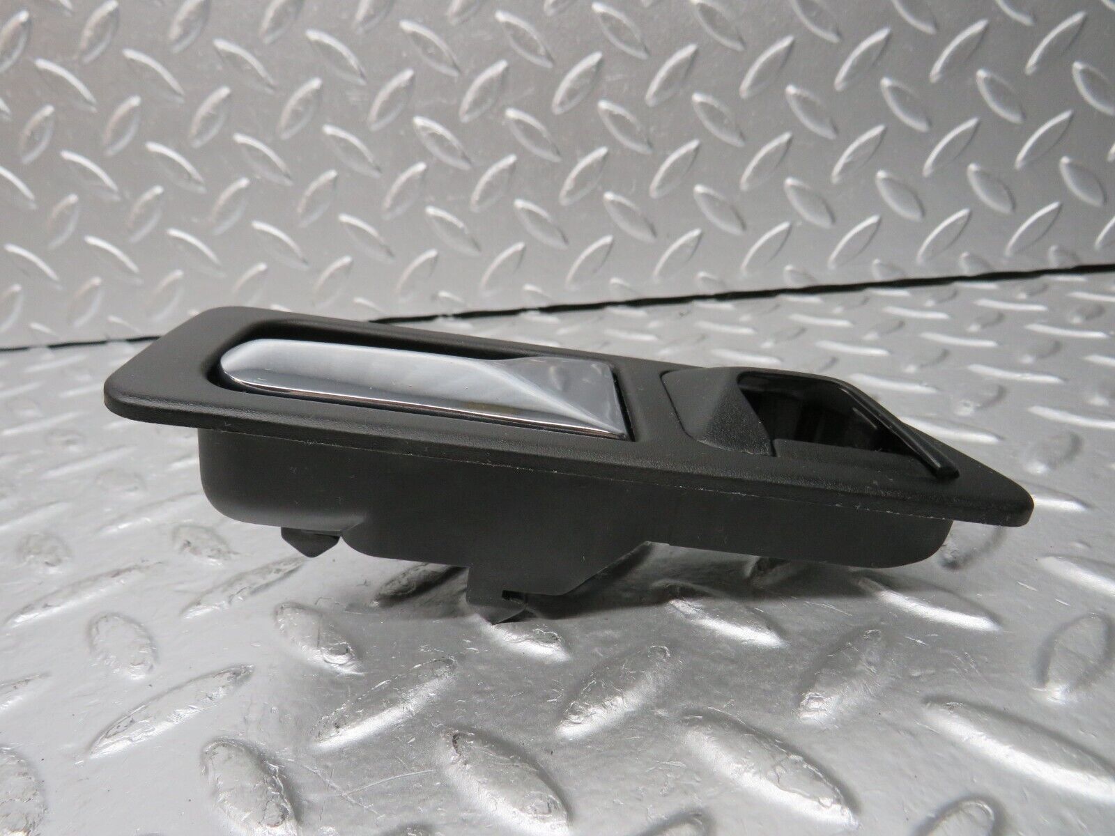 30584 Mercedes-Benz W201 190E 2.0L Right Interior Door Handle 2017660264