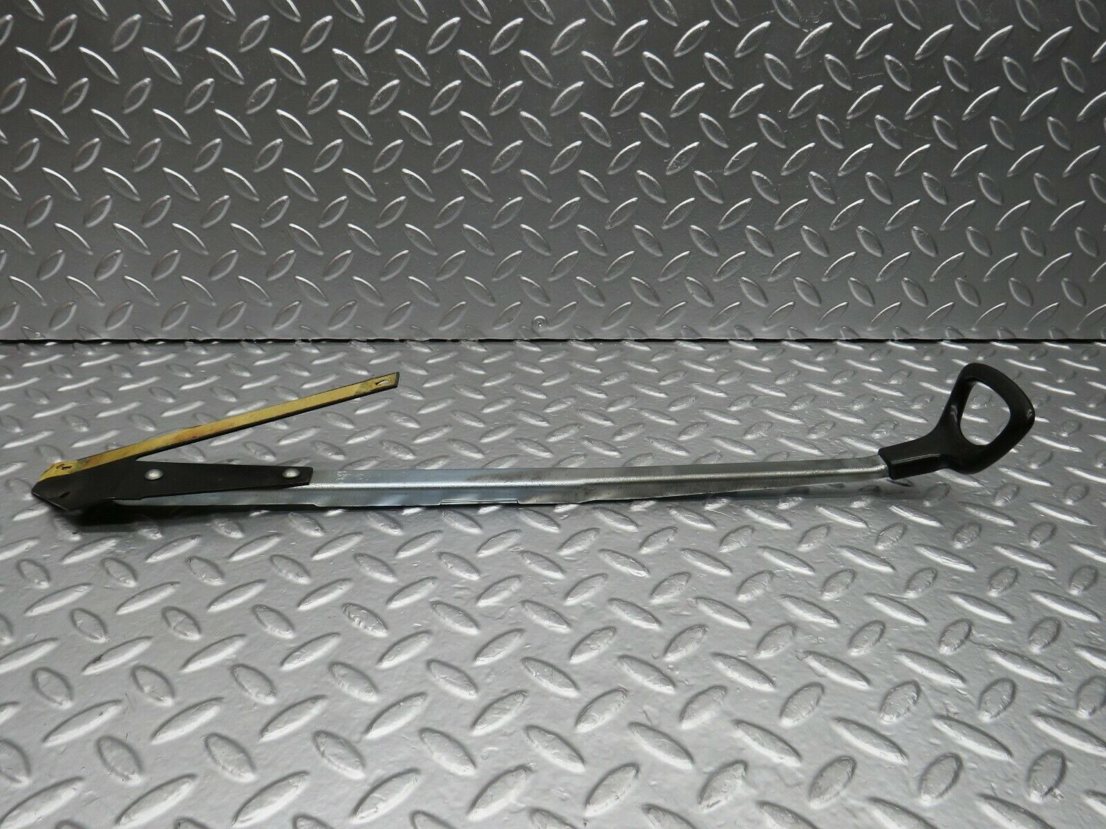 22304 Mercedes-Benz S123 280TE Wagon Front Right Adjusting Handle