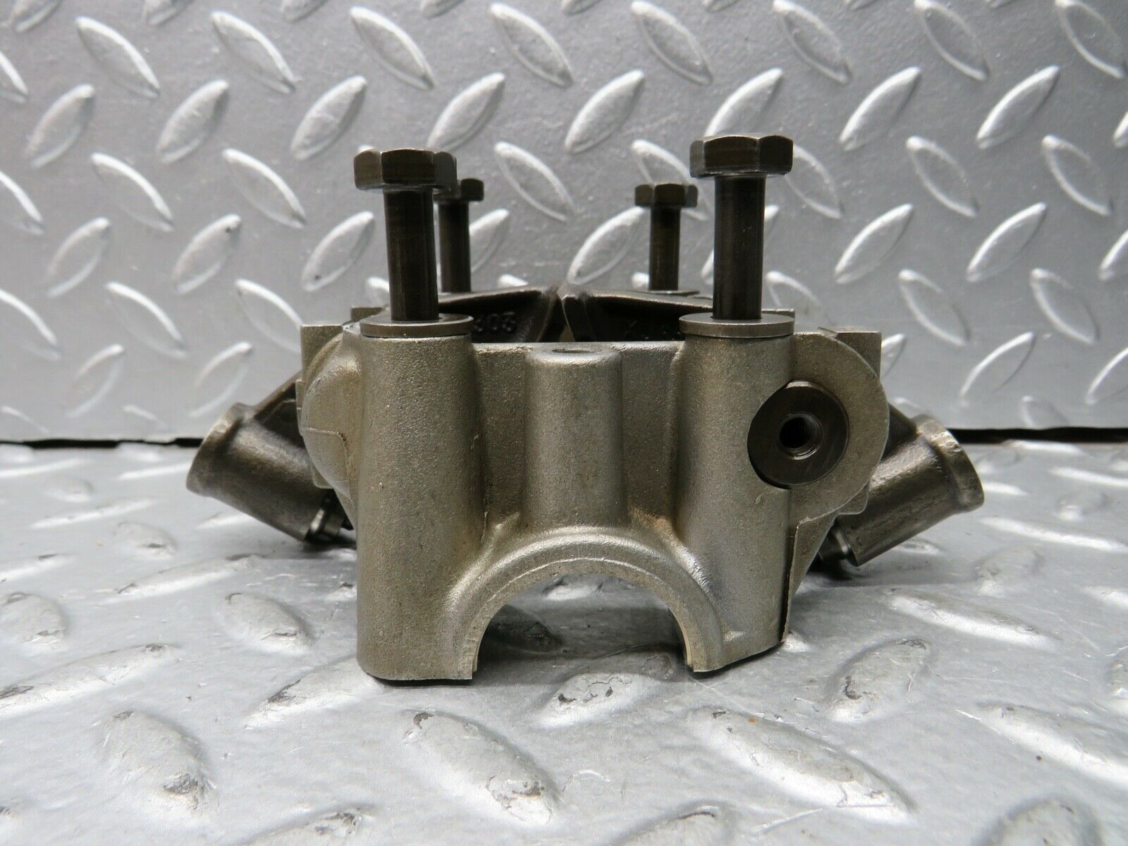 21744 Mercedes-Benz W126 300SE Rocker Arms Camshaft Bearing Block 1030510610