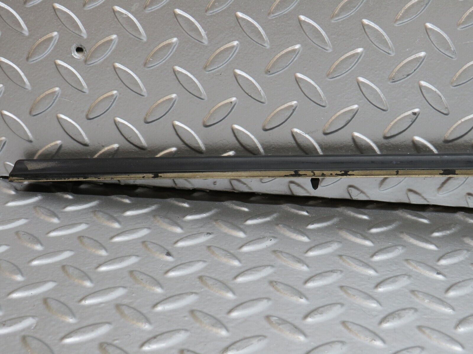 28230 Mercedes-Benz S123 240D Wagon Rear Left Fender Wing Centre Moulding Trim