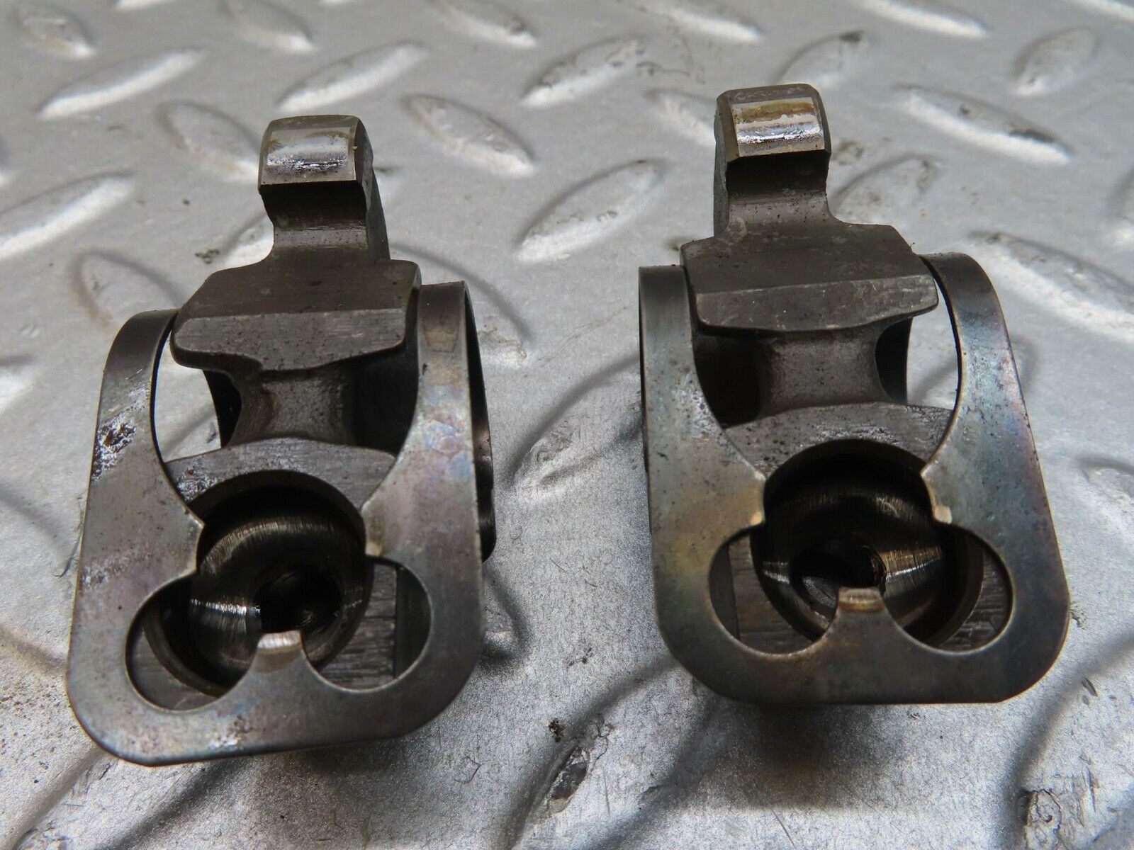 13792 Mercedes-Benz R107 450SL Valve Rocker Arm Set With Retaining Spring