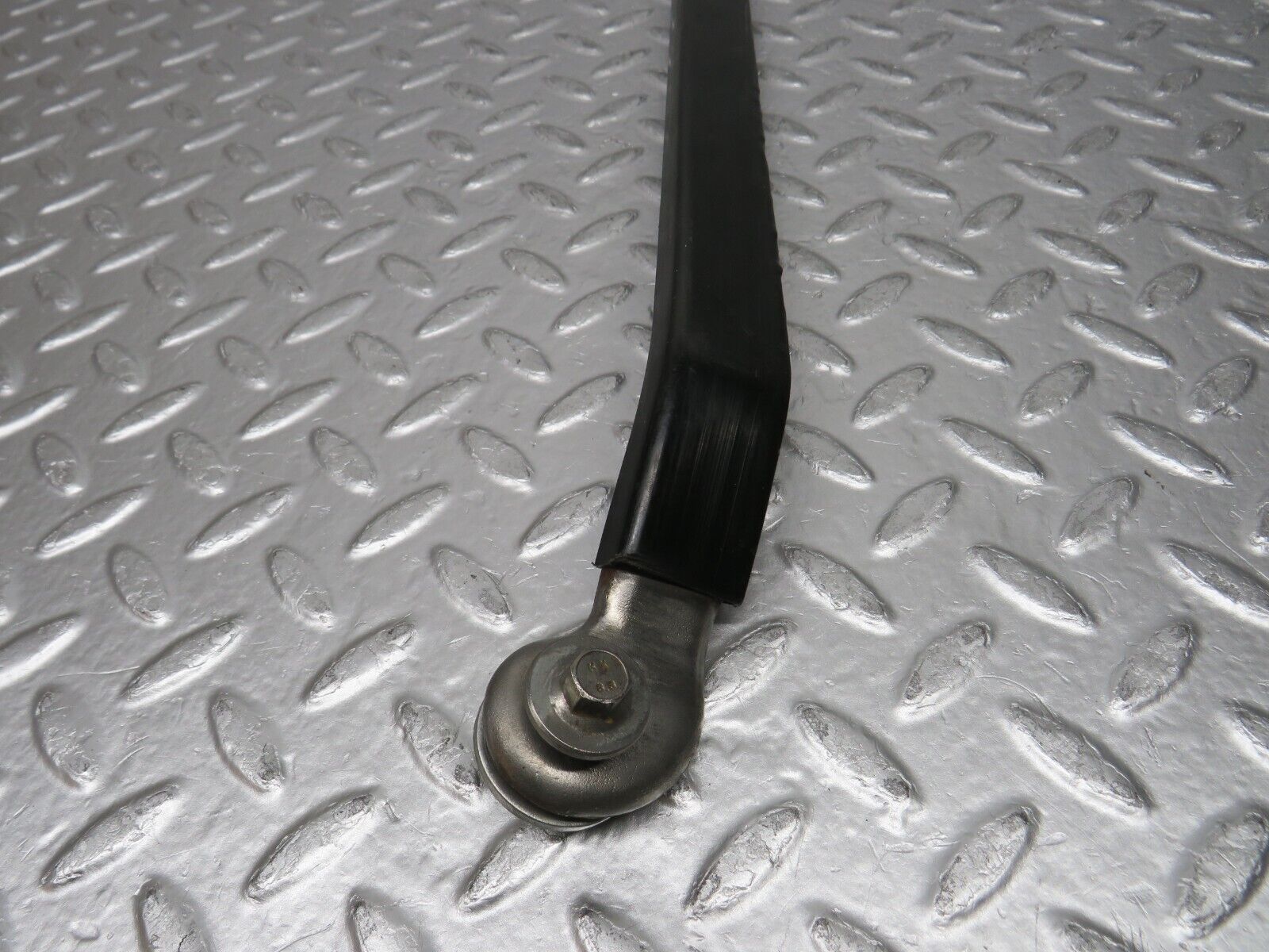 0095 Mercedes-Benz W116 350SE Seat Belt Runner Left