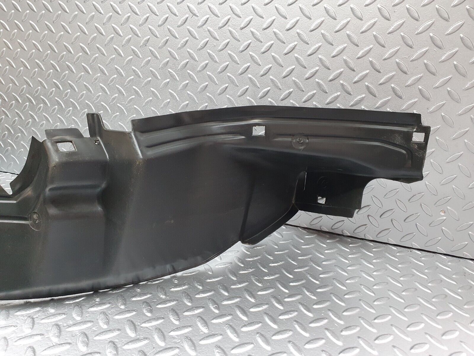 41565 Mercedes-Benz W124 200E Front Left Inner Fender Wing Splash Guard 1248840135