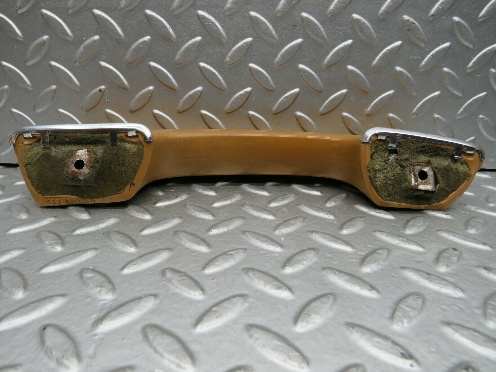 21965 Mercedes-Benz S123 280TE Door Handle Front Right Palomino 1239702001