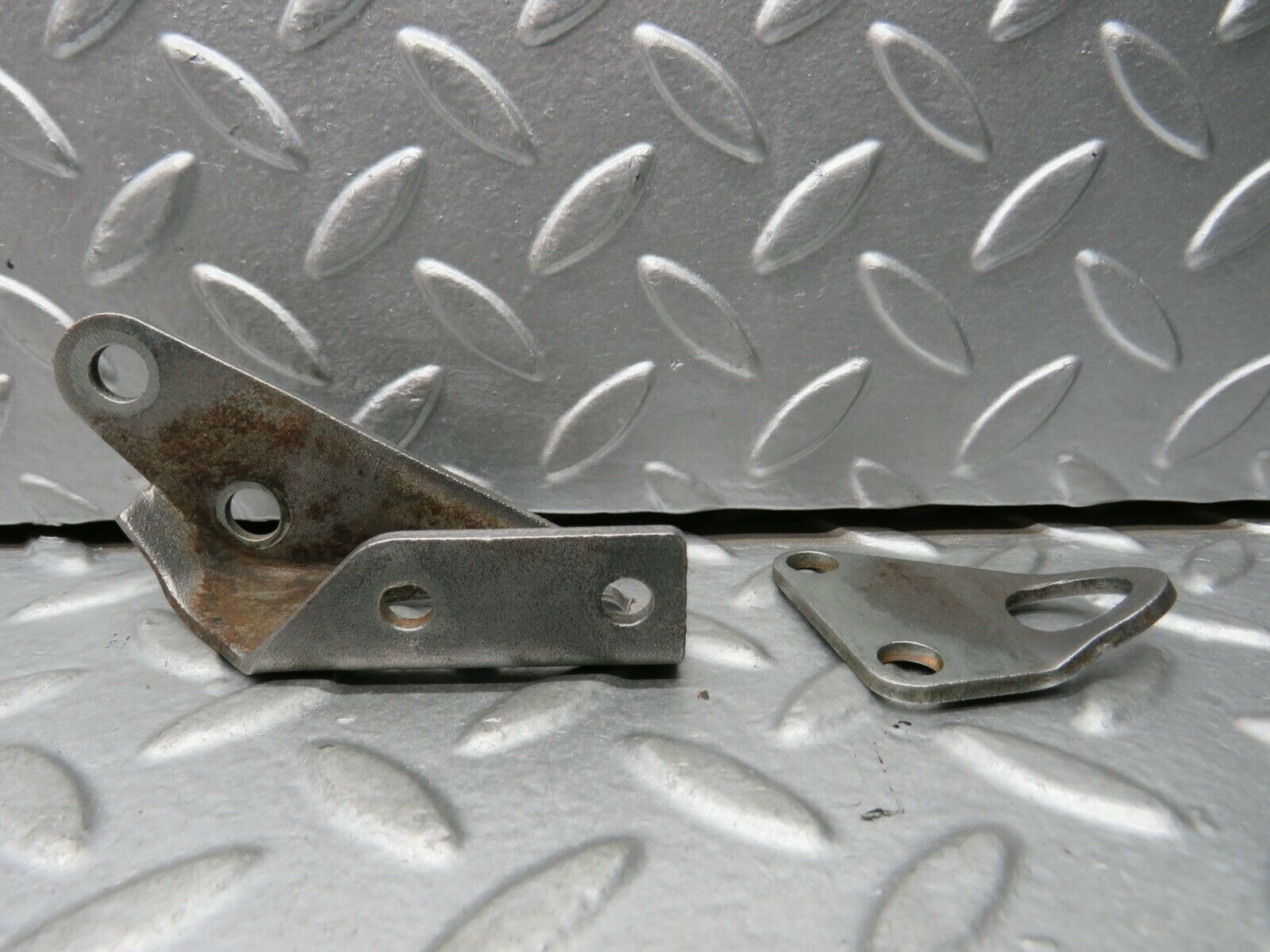 22189 Mercedes-Benz S123 280TE Wagon Engine Lifting Eyes Hooks