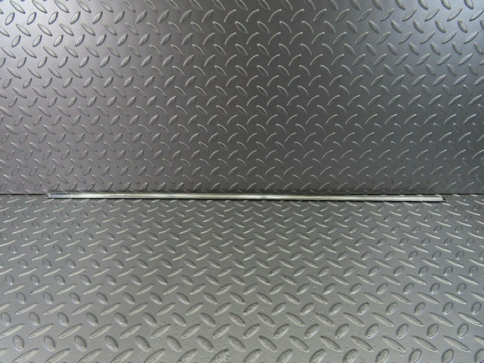 10816 Mercedes-Benz W123 230E Front Left Door Chrome Moulding Trim