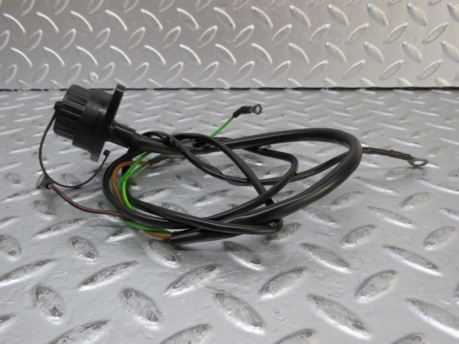 27155 Mercedes-Benz W123 280E Diagnostic Connector 1235450026