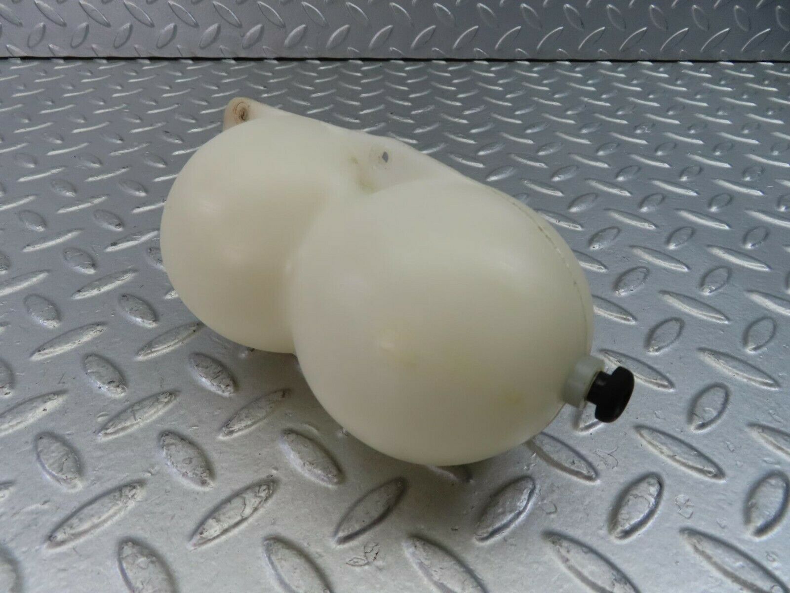 10712 Mercedes-Benz C123 230CE Coupe Vacuum Reservoir