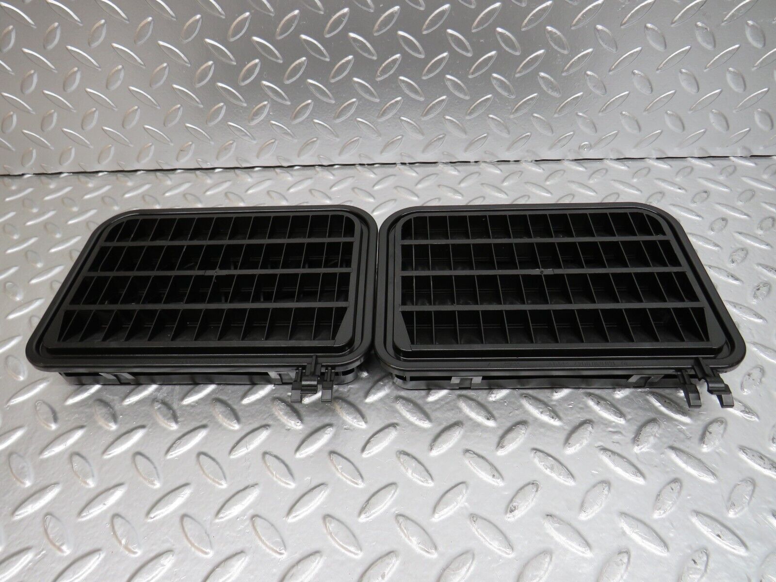 24626 Mercedes-Benz W140 S320 Trunk Boot Air Vent Grill Pair 1408300042