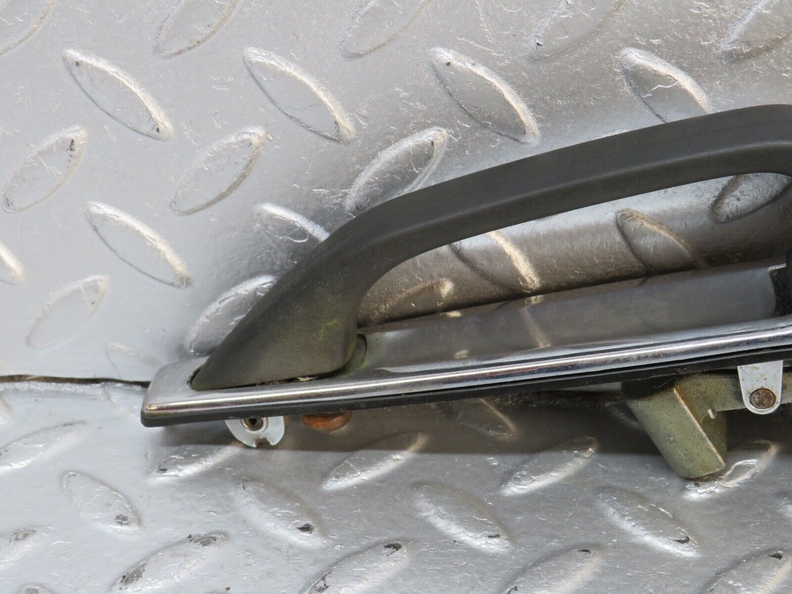 40618 Mercedes-Benz W123 300D Rear Left Exterior Door Handle 1237600359 1237660005