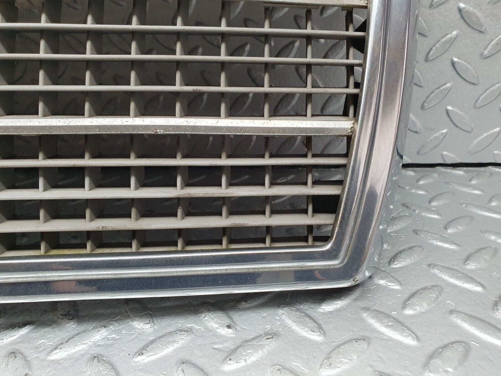 41221 Mercedes-Benz W126 300SE Bonnet Grill Chrome 1268880423