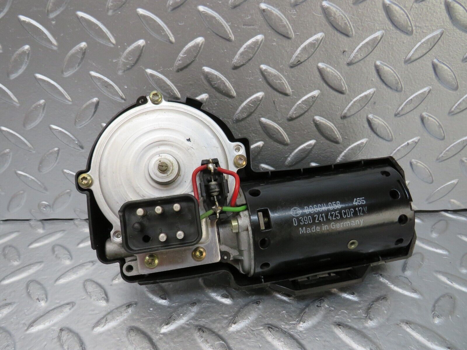 25766 Mercedes-Benz W124 280E Wiper Motor Bosch 0390241425 with cover