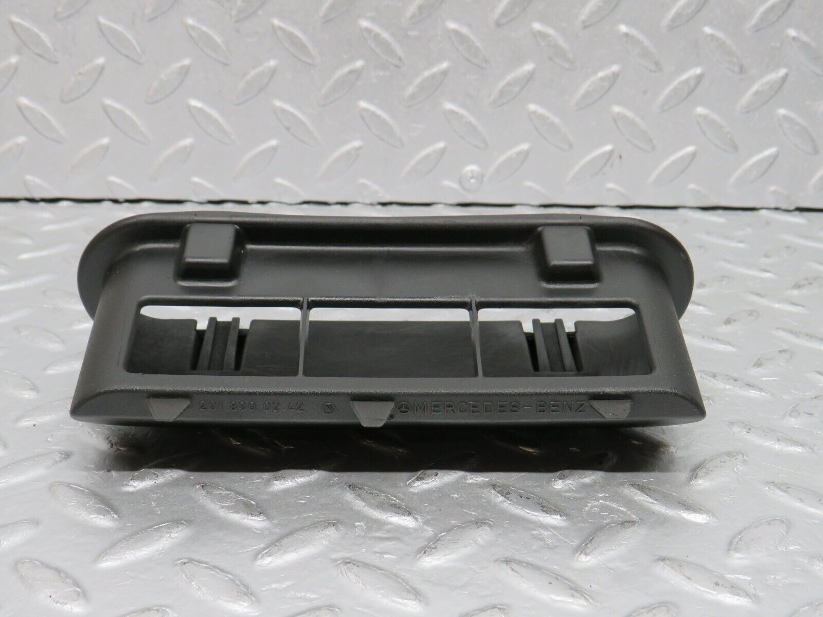 38677 Mercedes-Benz W201 190E 2.6L Trunk Breather Ventilation Valve Right 2018300242