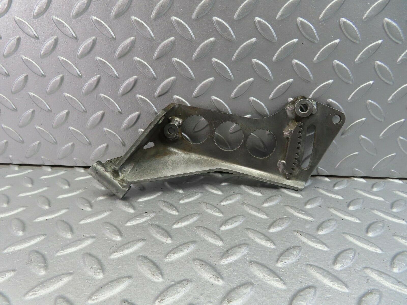 9855 Mercedes-Benz C123 280CE Coupe Power Steering Pump Bracket