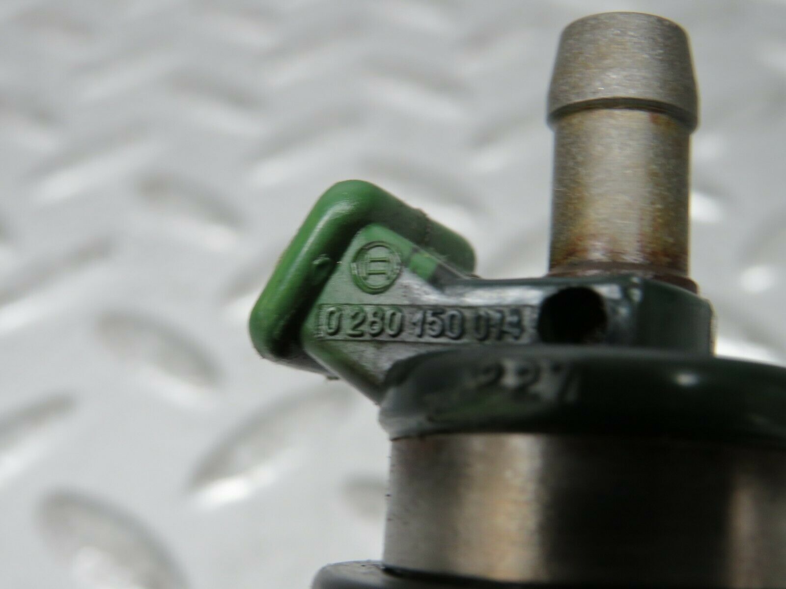 23667 Mercedes-Benz W114 280E Fuel Injector Bosch 0280150014