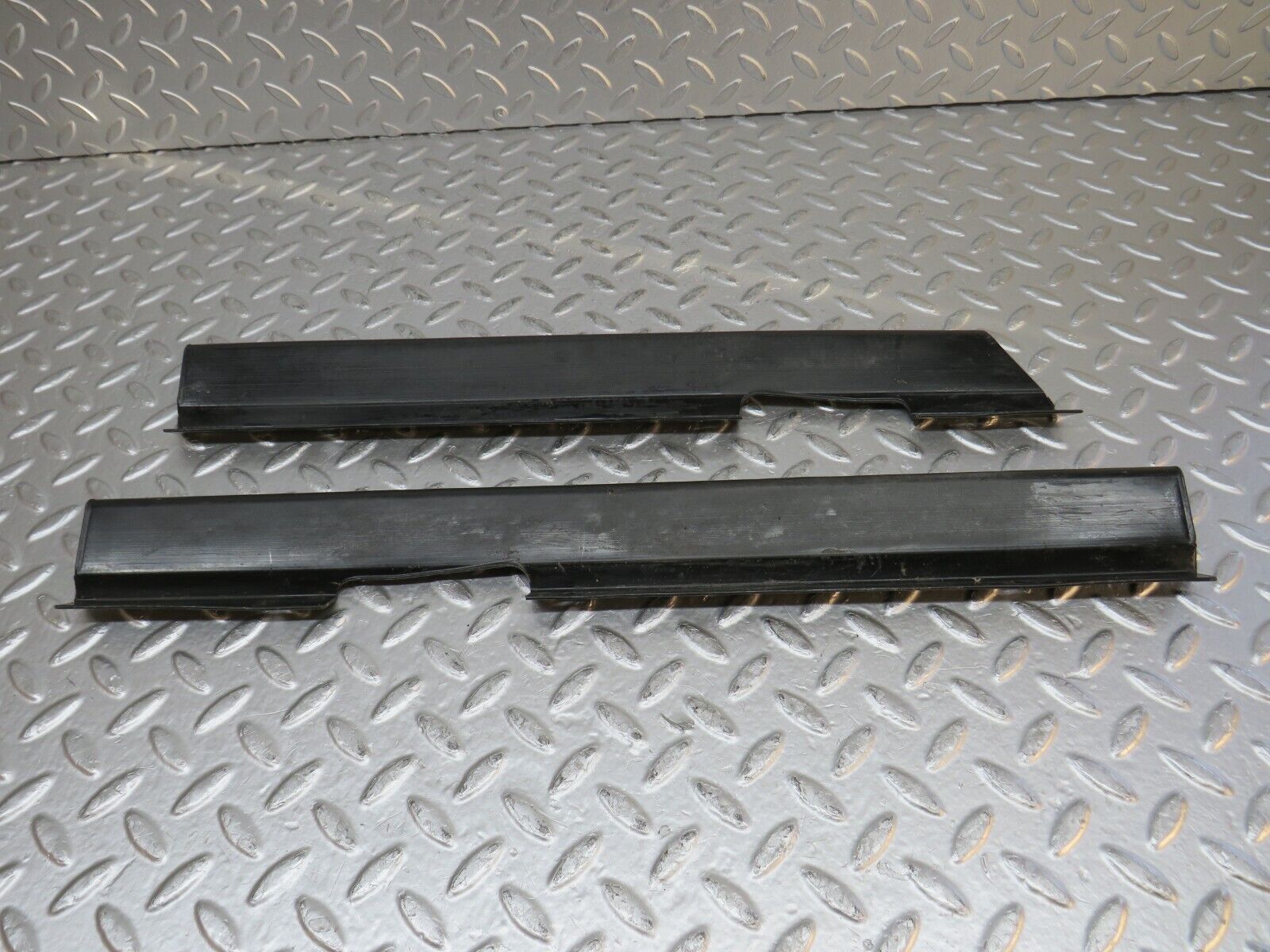 0463 Mercedes-Benz W123 230E Cable Channel Duct Front Pair 1238210936