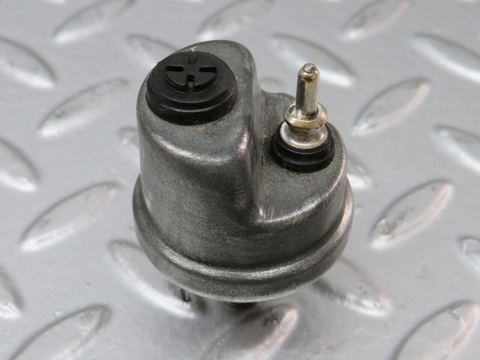 34244 Mercedes-Benz W124 260E Oil Pressure Sensor 0065429417