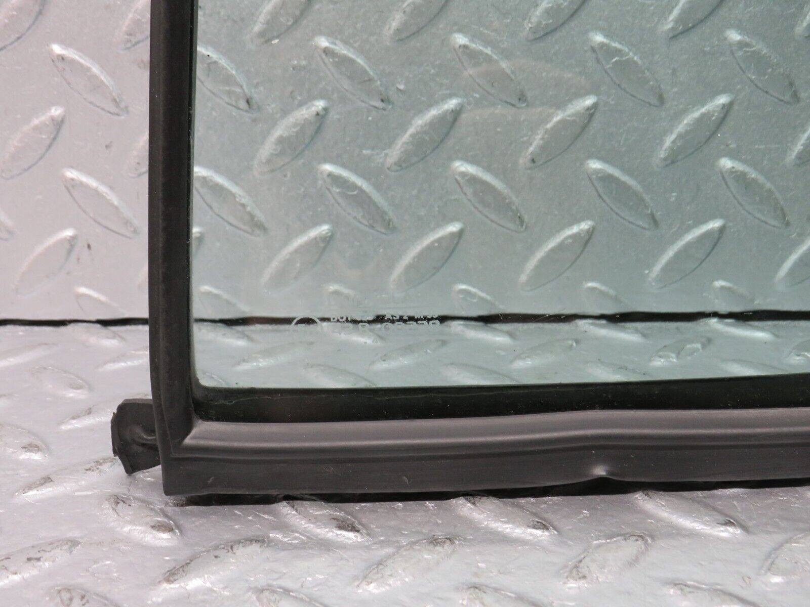 39067 Mercedes-Benz W201 190E 2.6L Rear Left Quarter Window Glass 2017350524
