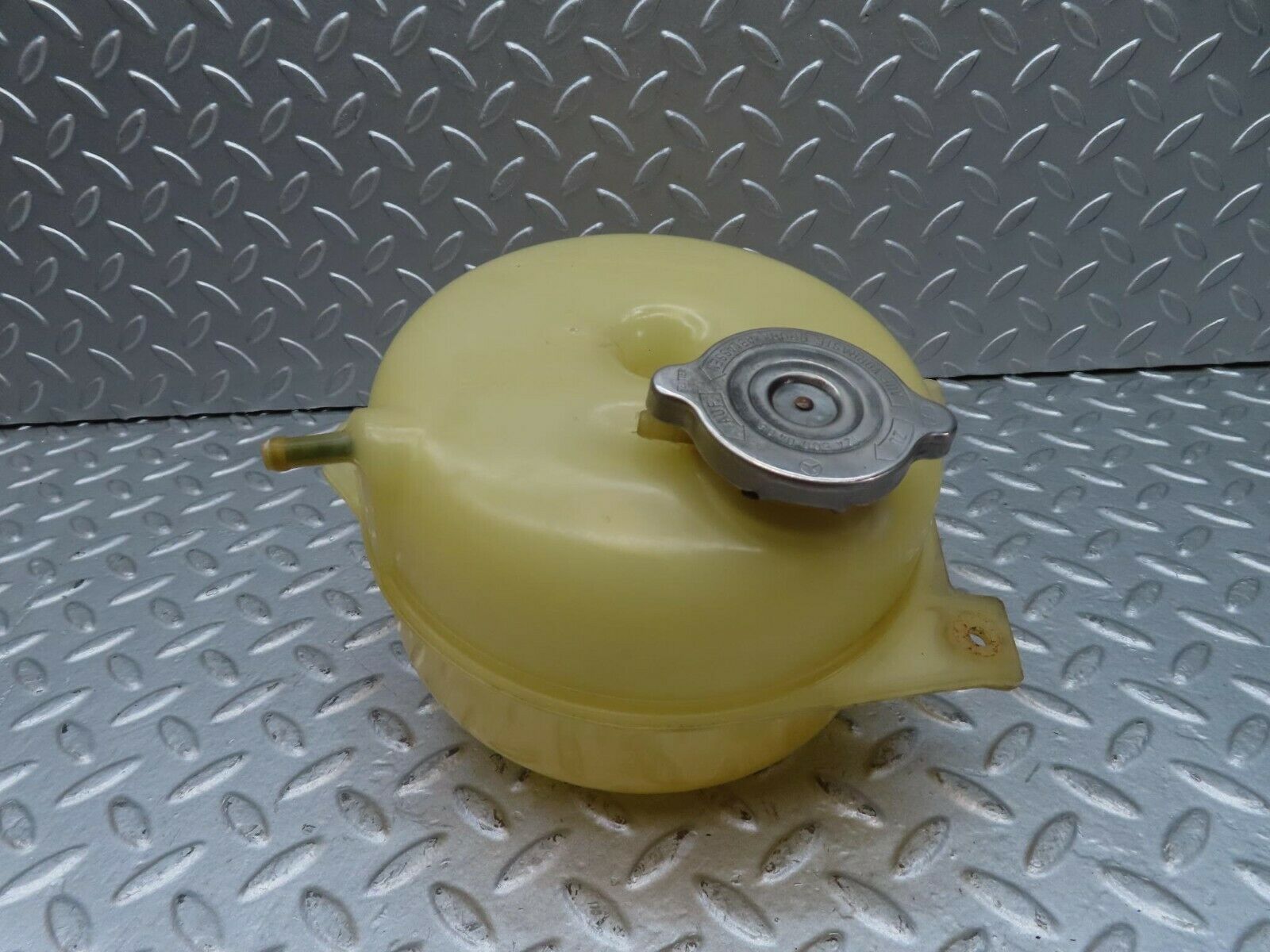 16582 Mercedes-Benz C107 380SLC Coolant Tank Reservoir Behr 1075000149
