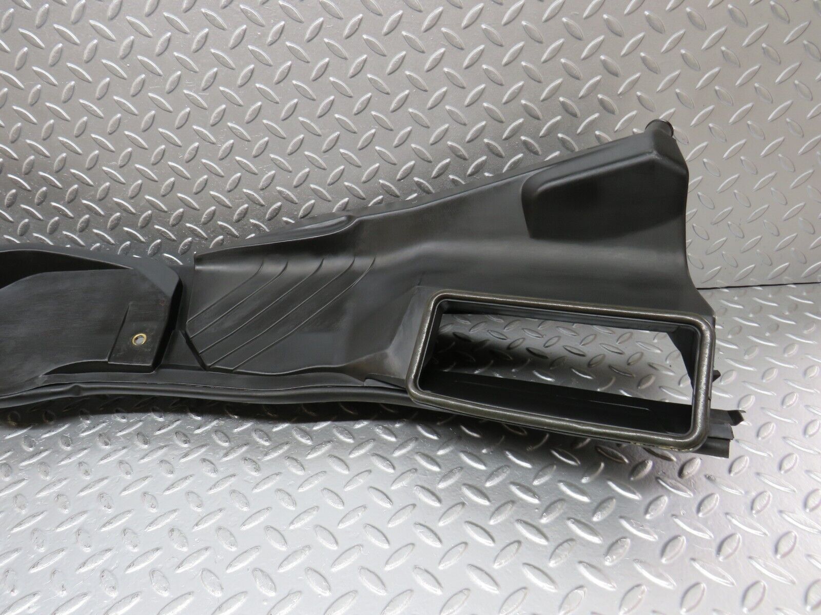 33514 Mercedes-Benz W202 C180 Air Duct 2028300144 2028300325