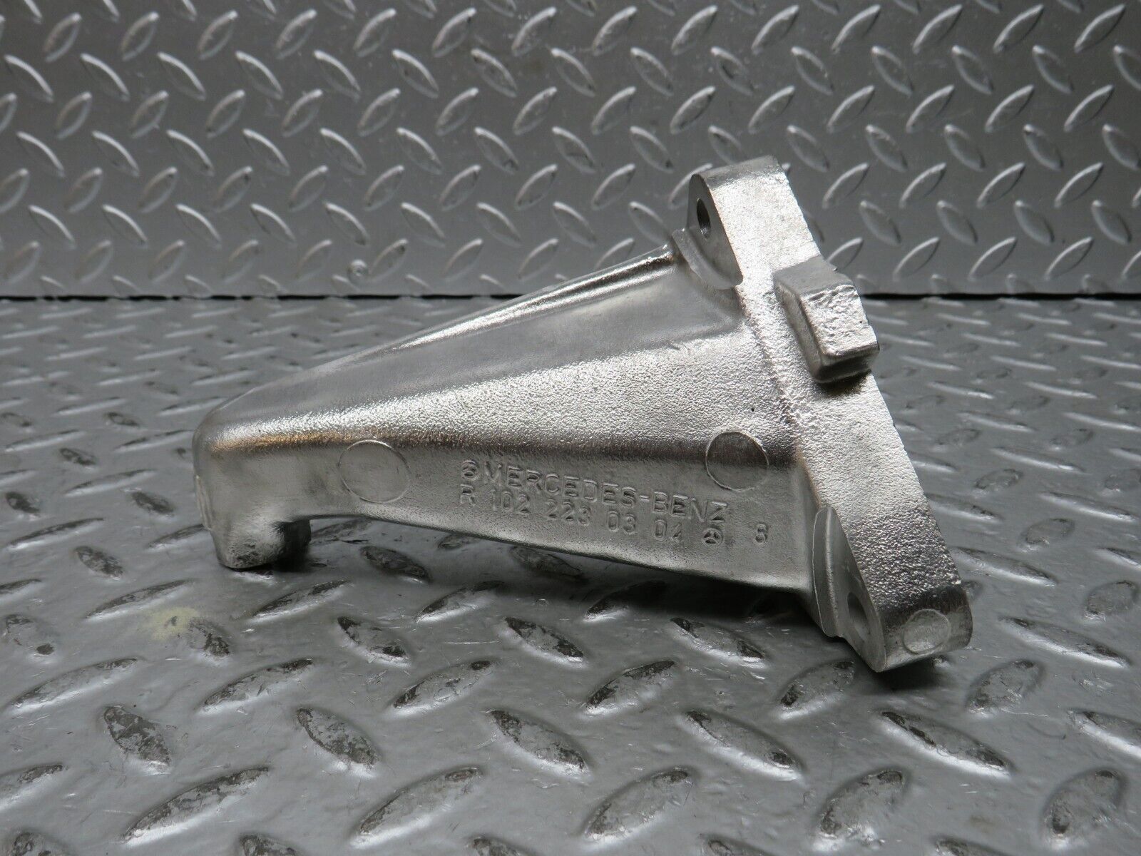 28704 Mercedes-Benz W123 230E Engine Mount Bracket Right Side 1022230304