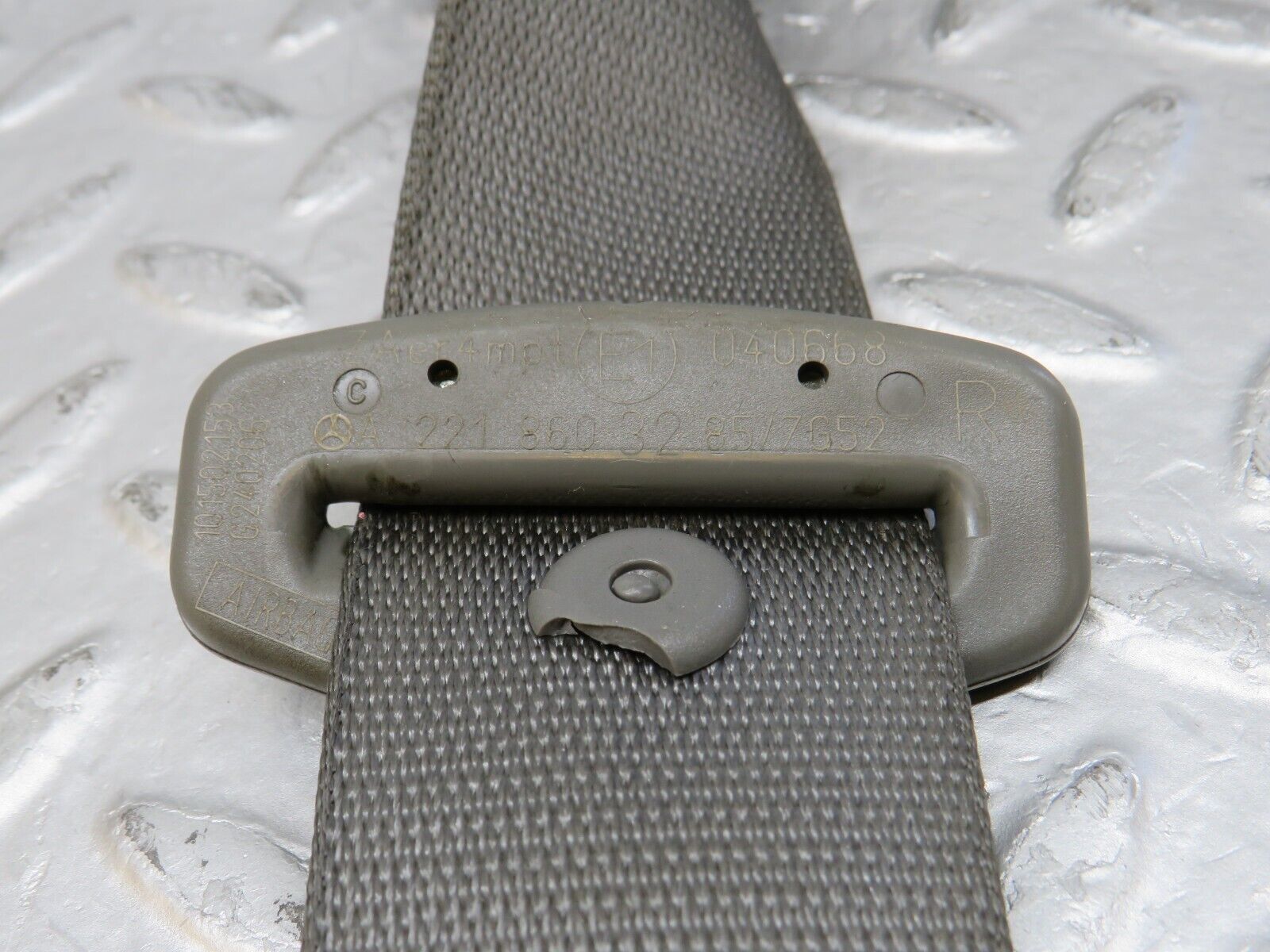 35277 Mercedes-Benz W221 Front Right Seat Belt 2218603285