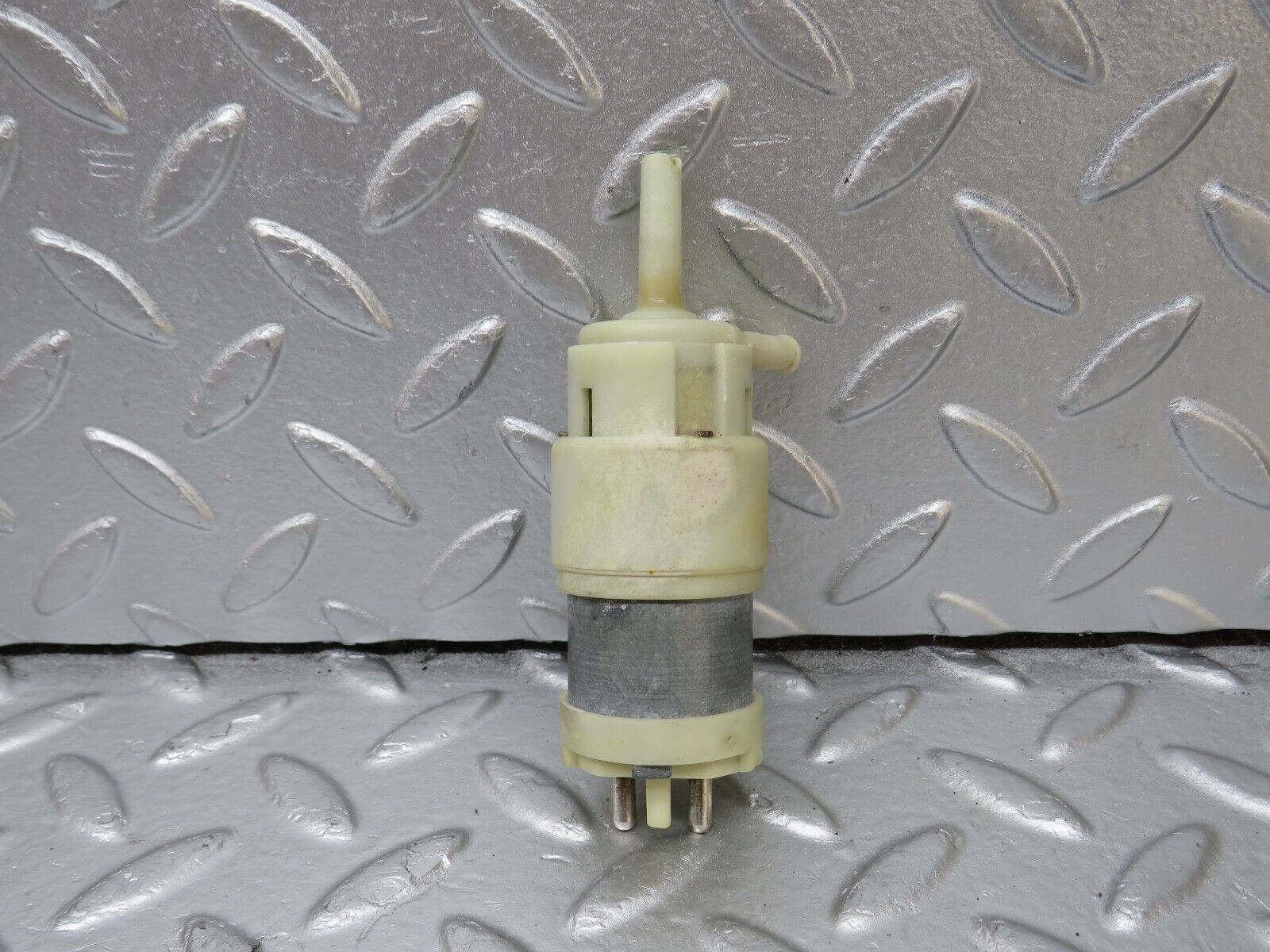 34402 Mercedes-Benz C126 380SEC Coupe Windscreen Washer Pump Hella