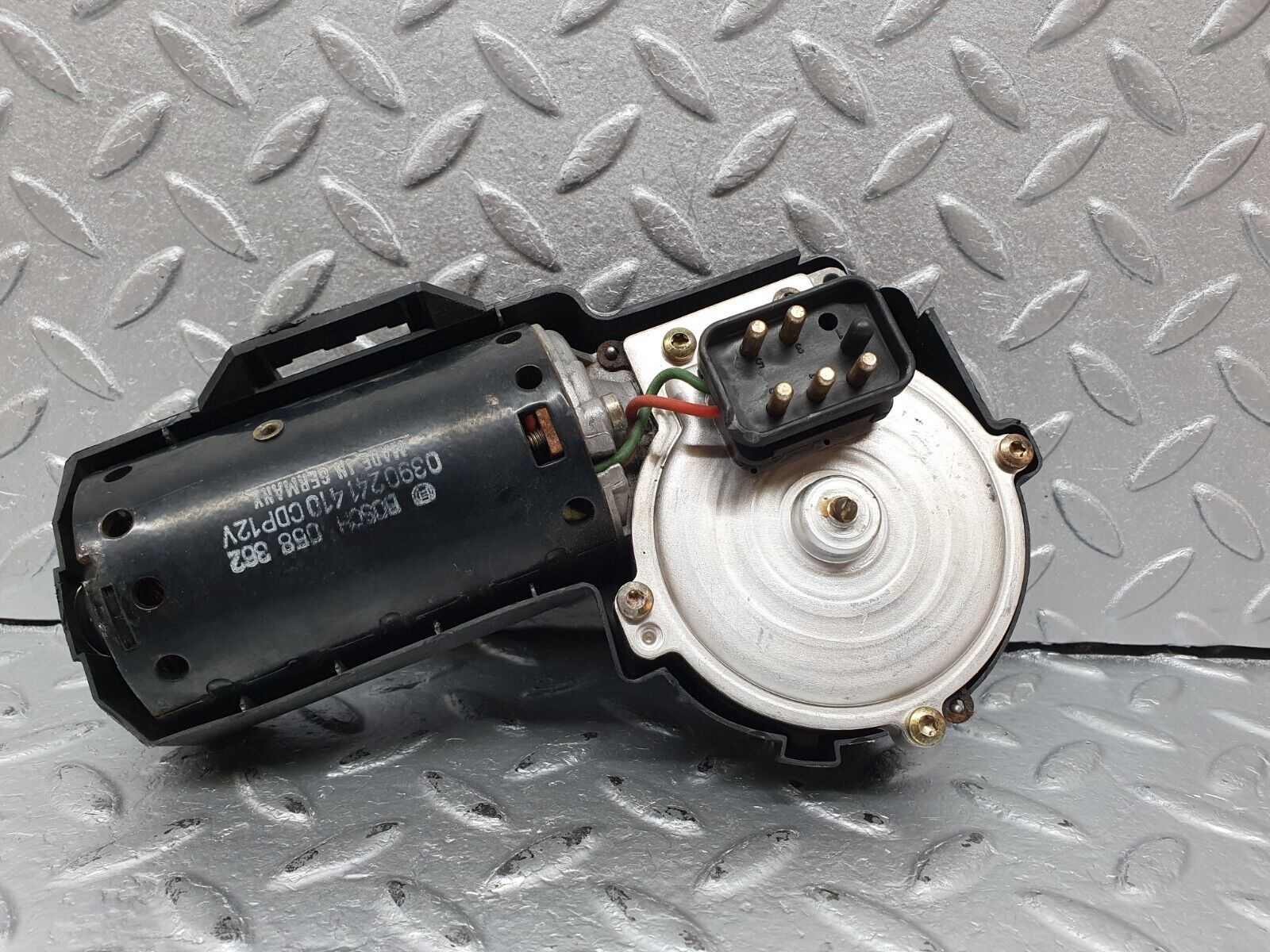 41446 Mercedes-Benz W124 200E Wiper Motor Bosch 0390241410