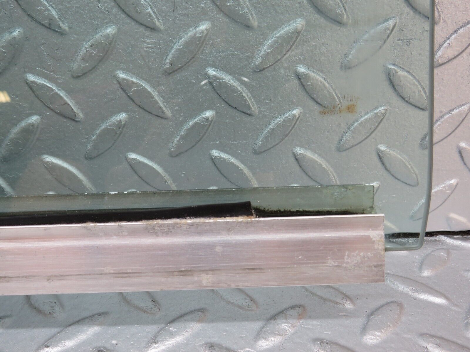 36040 Mercedes-Benz W126 420SE Rear Left Door Window Glass