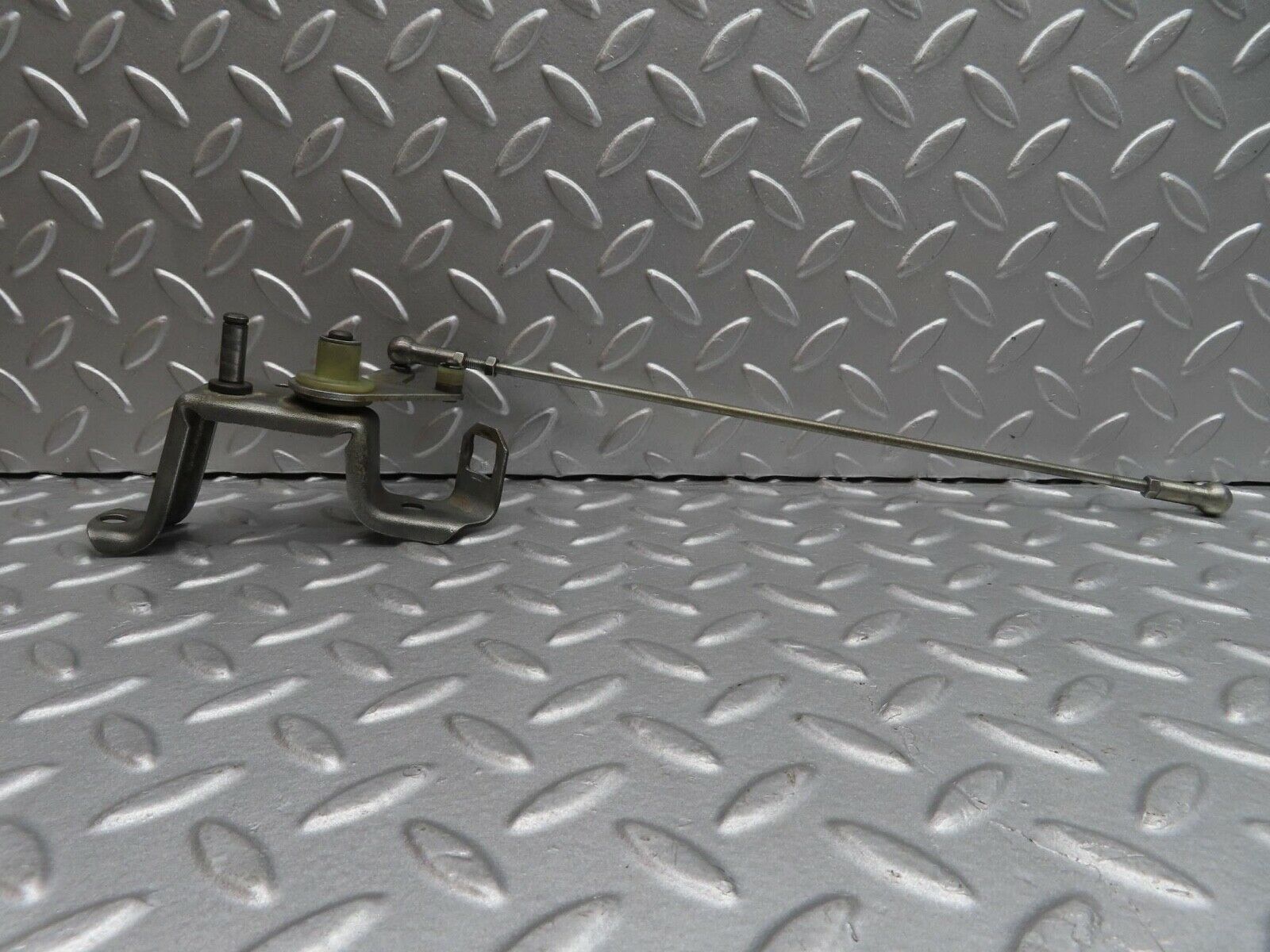 14425 Mercedes-Benz W116 350SE Throttle Linkage