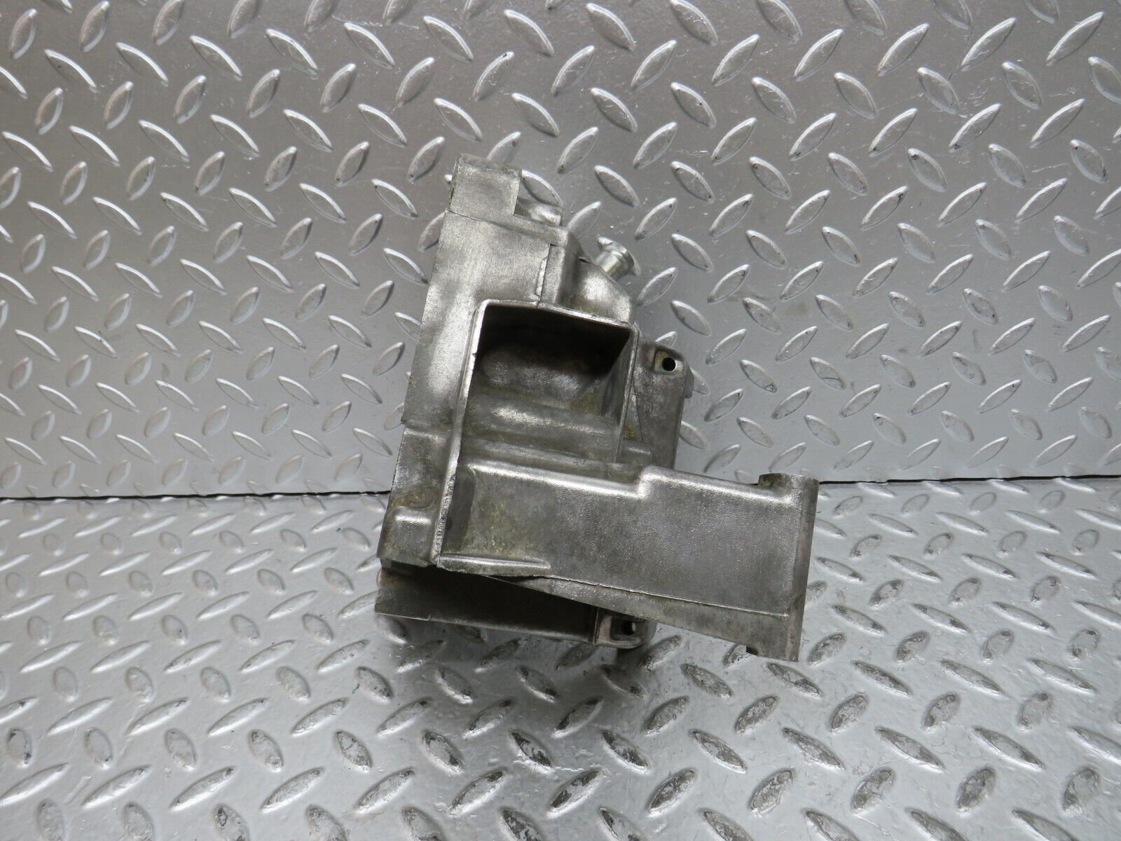 29023 Mercedes-Benz C124 320CE Coupe AC Compressor Mount Bracket 1042360030